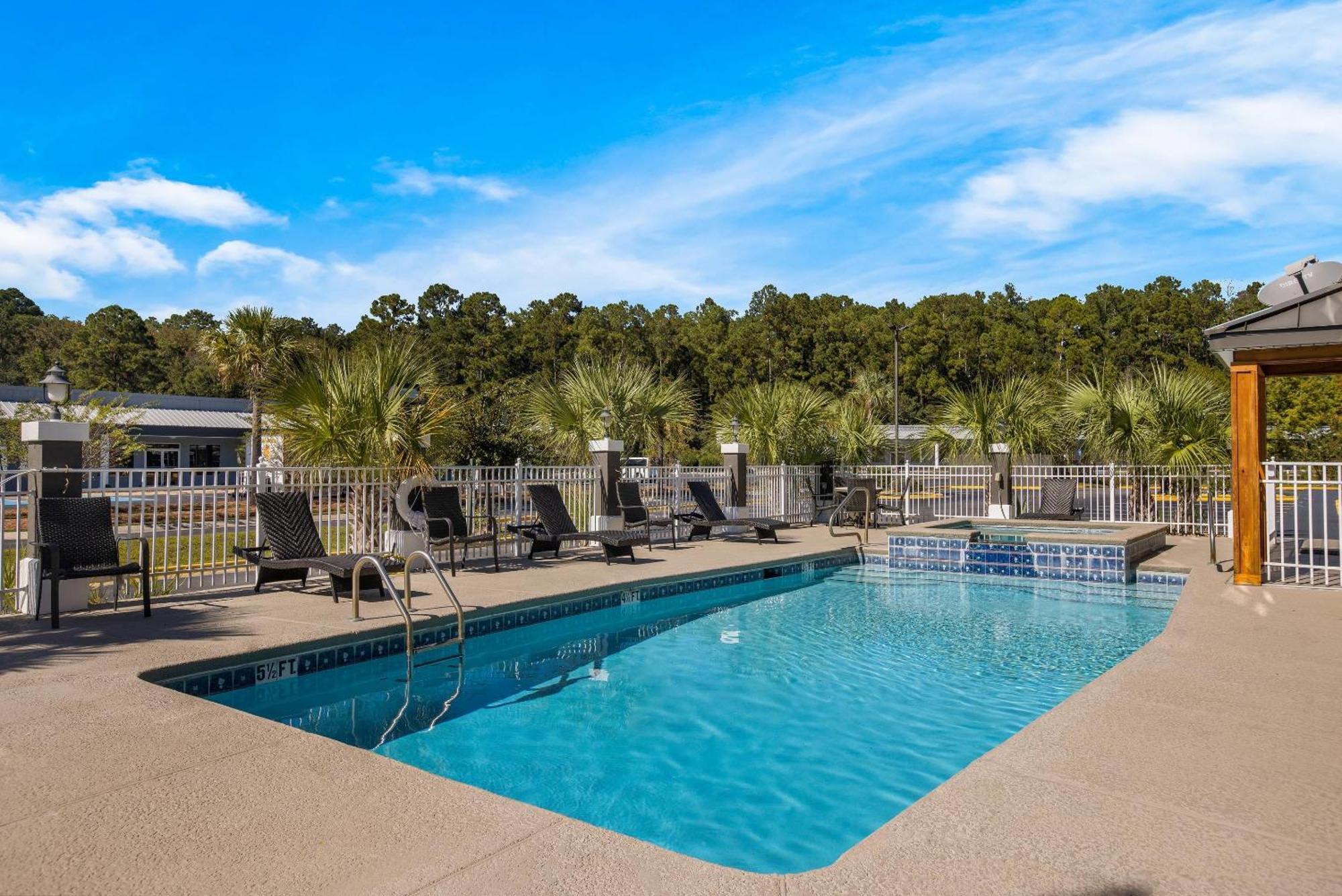 Country Inn & Suites By Radisson, Hinesville, Ga Exterior foto